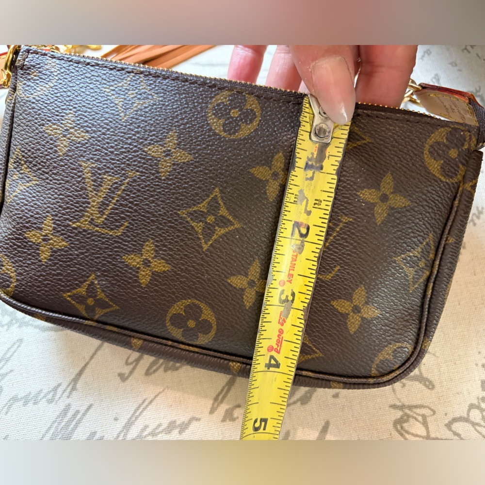 LOUIS VUITTON MONOGRAM POCHETTE - Picture 10 of 14